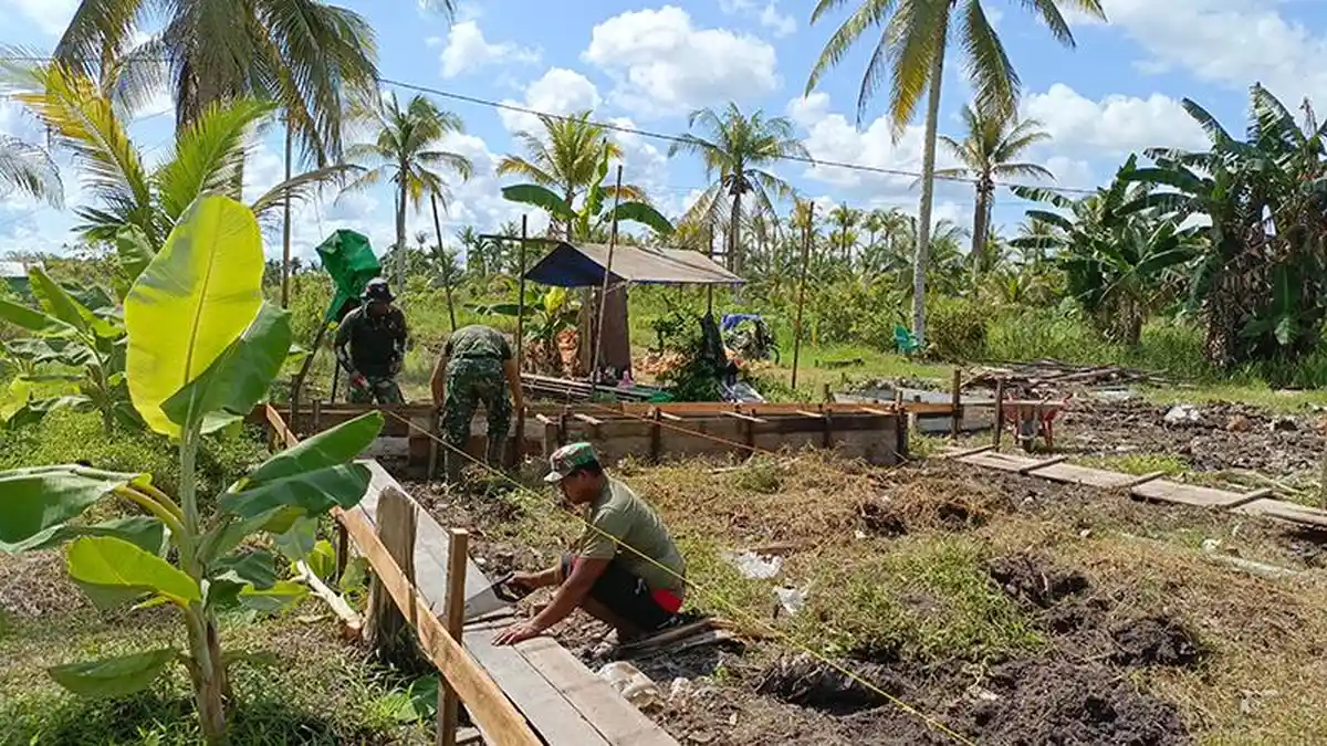 Pra TMMD, Prajurit Kodim 1201/Mempawah Mulai Bangun RTLH Milik Rahmad ...