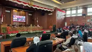 Ade-Supriyatna-Pimpin-Rapat-Paripurna-HUT-ke-27-Depok.jpg
