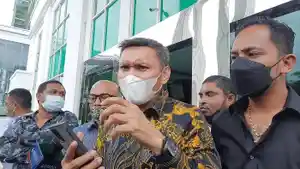 nus-kei-ditemui-usai-sidang.jpg