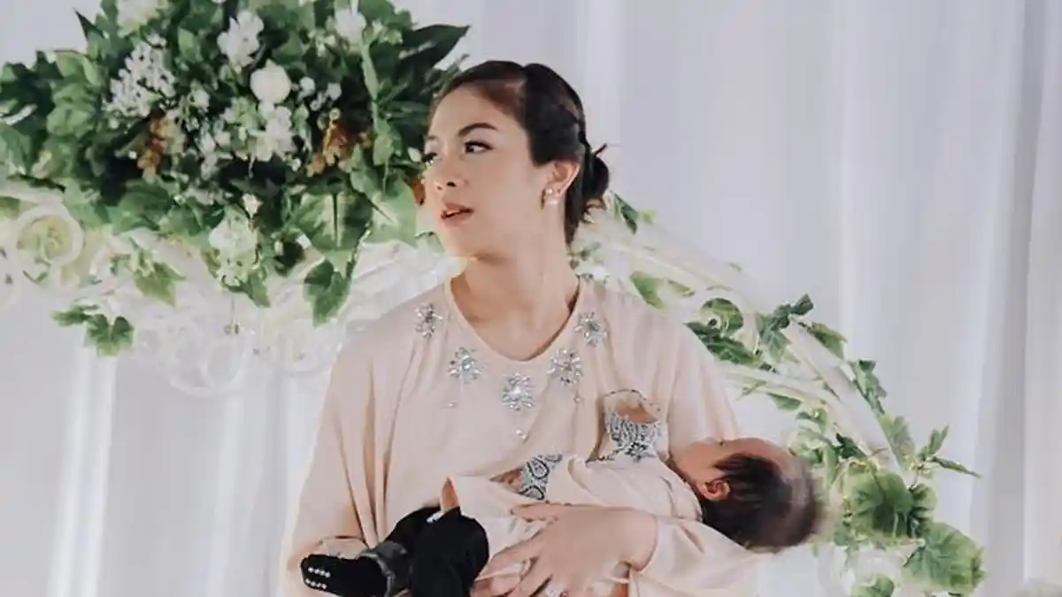 Tulis Caption Ini, Dian Ayu Lestari Tak Ingin Tambah Momongan Lagi?