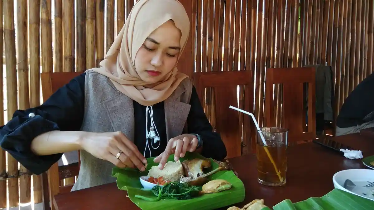 Pasca Dikunjungi Jokowi, Rumah Makan Griya Dahar Mbok Sum Ramai Diburu Pembeli