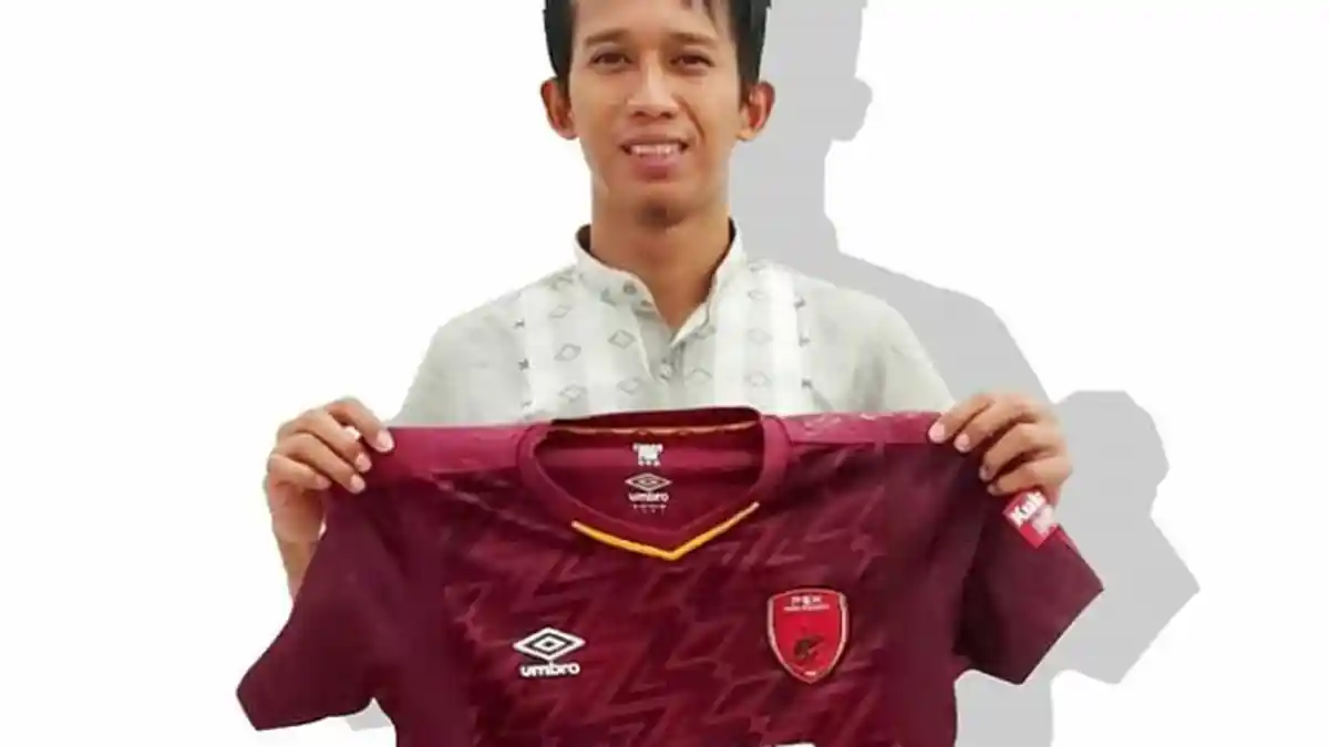 M Rahmat Lelang Jersey PSM yang Dipakai di Final Piala Indonesia ...