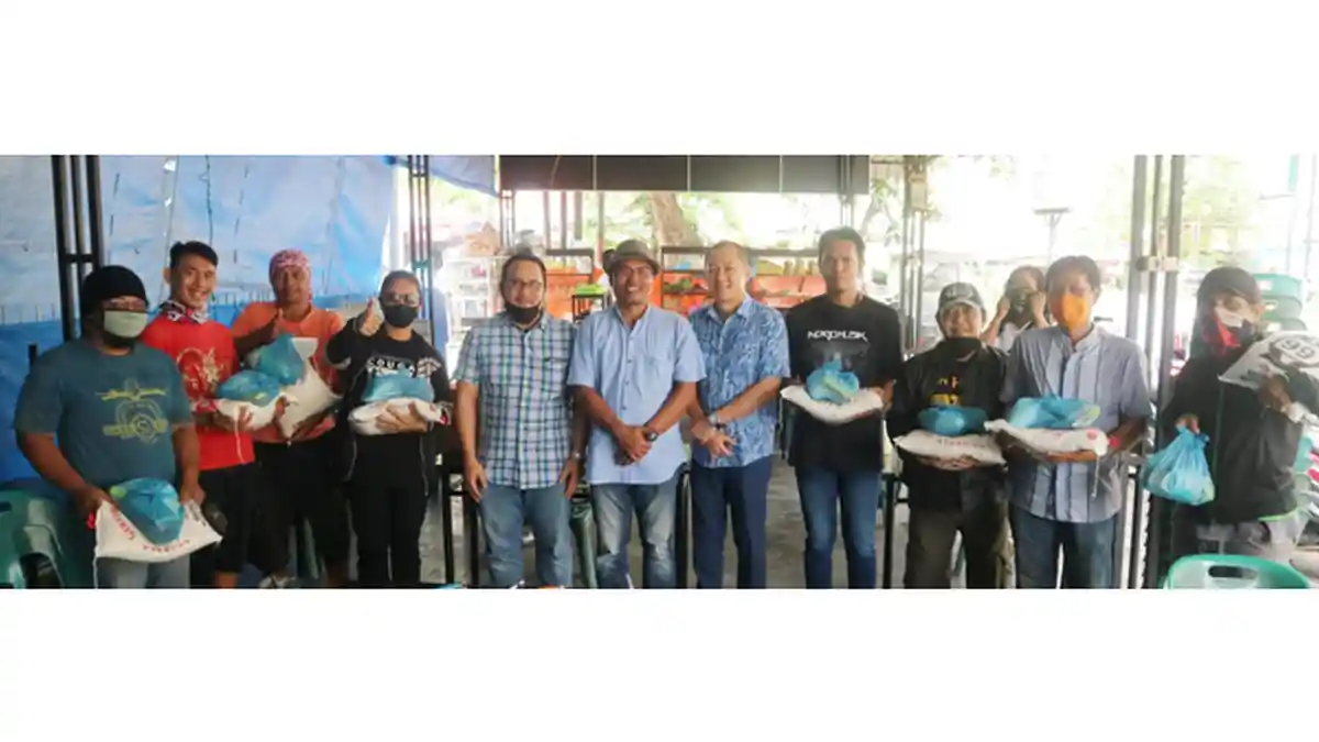 Indigo dan Kadinsu Giat Tali Asih kepada Musisi Reguler dan Wartawan