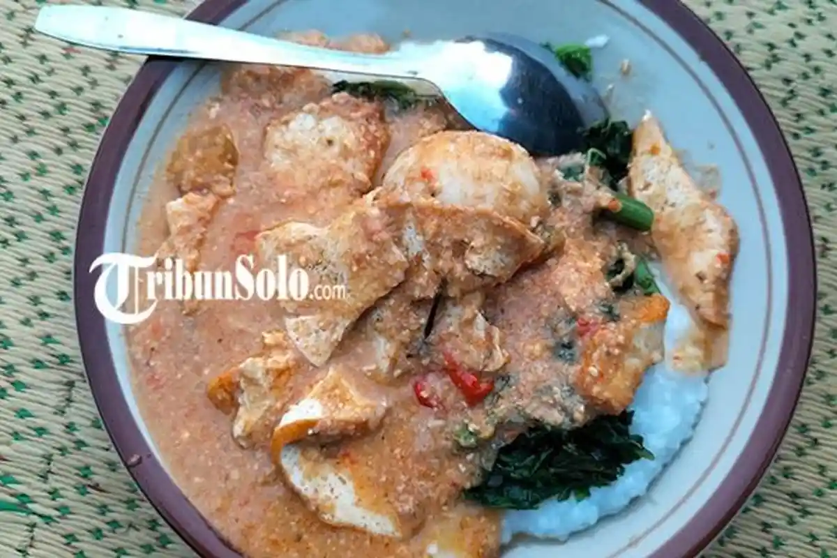 Kuliner Karanganyar: Bubur Tumpang Jaya di Terminal Tawangmangu, Cuma Rp6 Ribu, Diracik Diatas Pikap