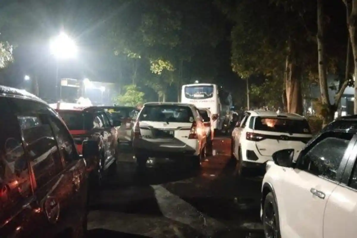 Seorang Wisatawan Meninggal Dunia Setelah Terjebak Macet Parah 9 Jam di Puncak Bogor