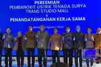 Foto-bersama-usai-peresmian-Pembangkit-Listrik-Tenaga-Surya-PLTS12.jpg