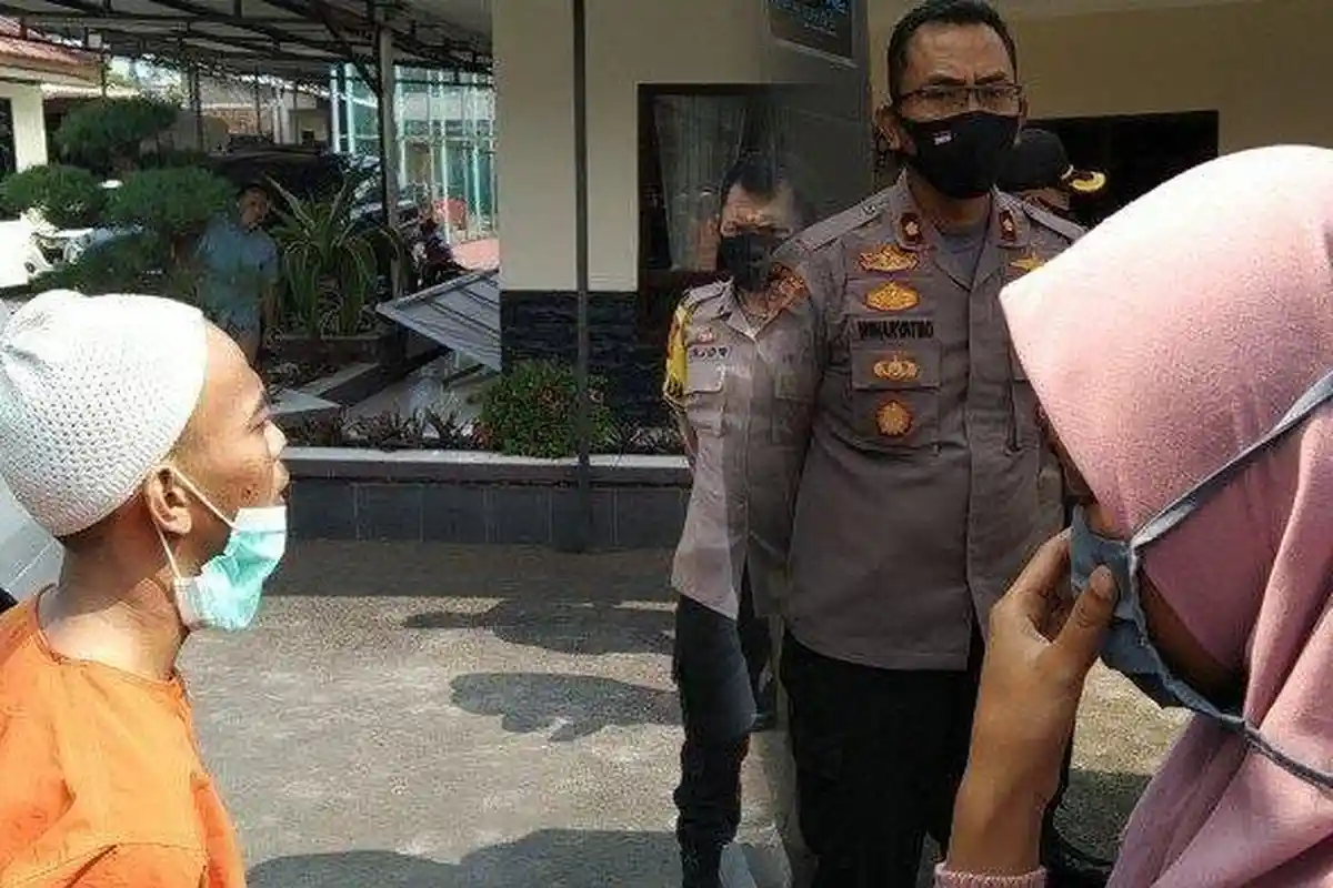 Ngaku Jadi HRD, Sopir Angkot Berhasil Tipu 11 Wanita, Minta Foto Bugil hingga Dicabuli 4 Orang