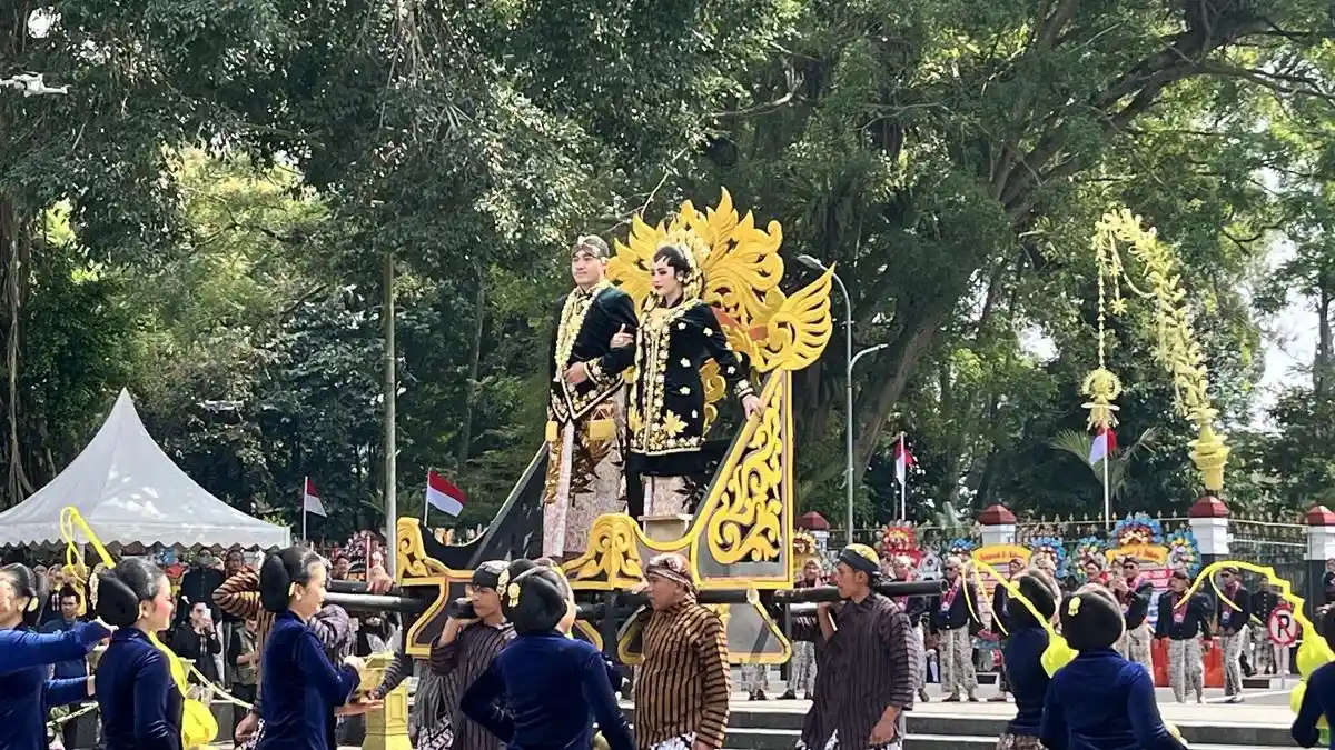 Busana Pengantin Setjonegoro Resmi Diperkenalkan Kembali di Hari Jadi ke-200 Wonosobo