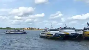 1308kapal-berlabuh-di-pelabuhan-sekupang.jpg