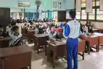 dukasi-Safety-Riding-di-SMPN-3-Sungai-Kakap.jpg