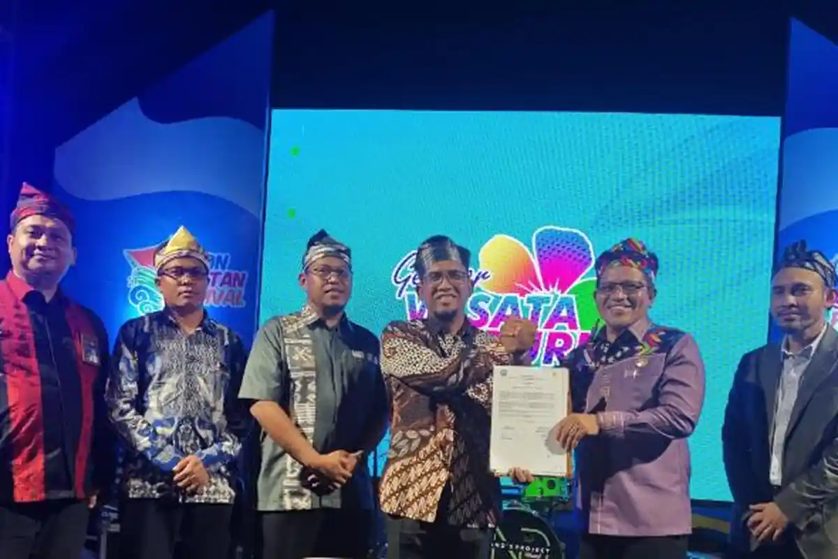 Kado Akhir Tahun, Masyarakat Kepulauan Batu Atas Kini Bisa Nikmati Listrik dari PLN