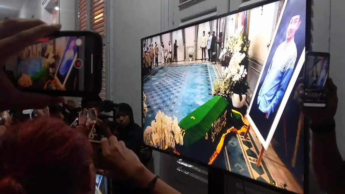 Ridwan Kamil Pimpin Langsung Salat Jenazah Eril di Dalam Gedung Pakuan