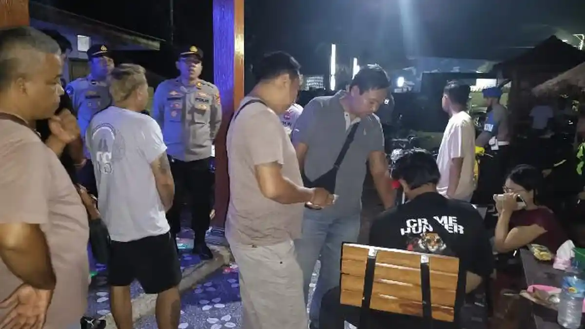 Jelang Nataru, Polsek Narmada Sita Tuak hingga Bir dari Kafe Ilegal