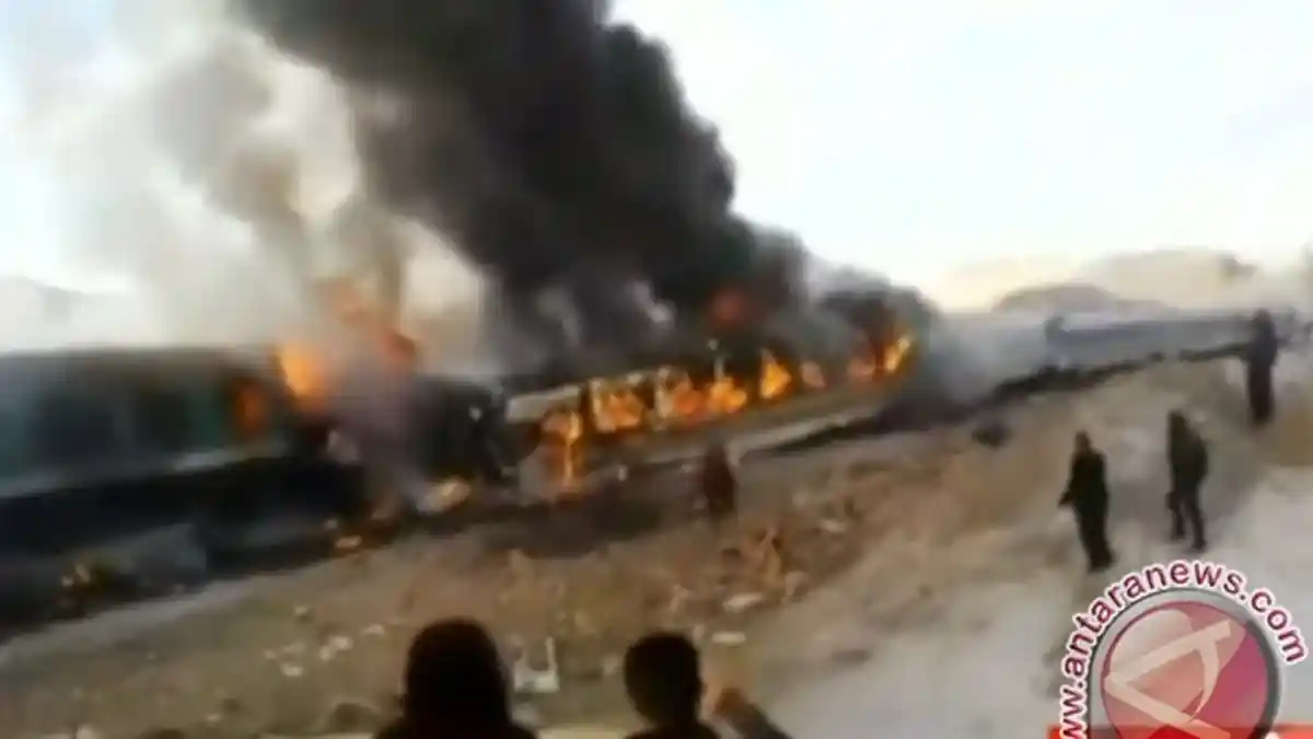 Korban Jiwa Akibat Tabrakan Kereta di Iran Jadi 49