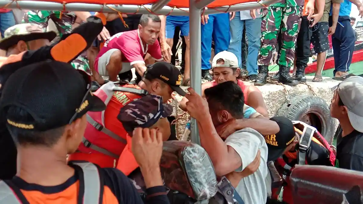 Tiga ABK Selamat dan 2 Lainnya Hilang, Kapal Compreng Hilang Kontak Di Perairan Cilacap