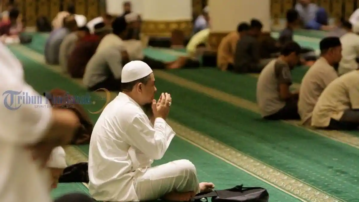 Arti, Syarat, Rukun dan Hukum Melaksanakan Iktikaf di Masjid