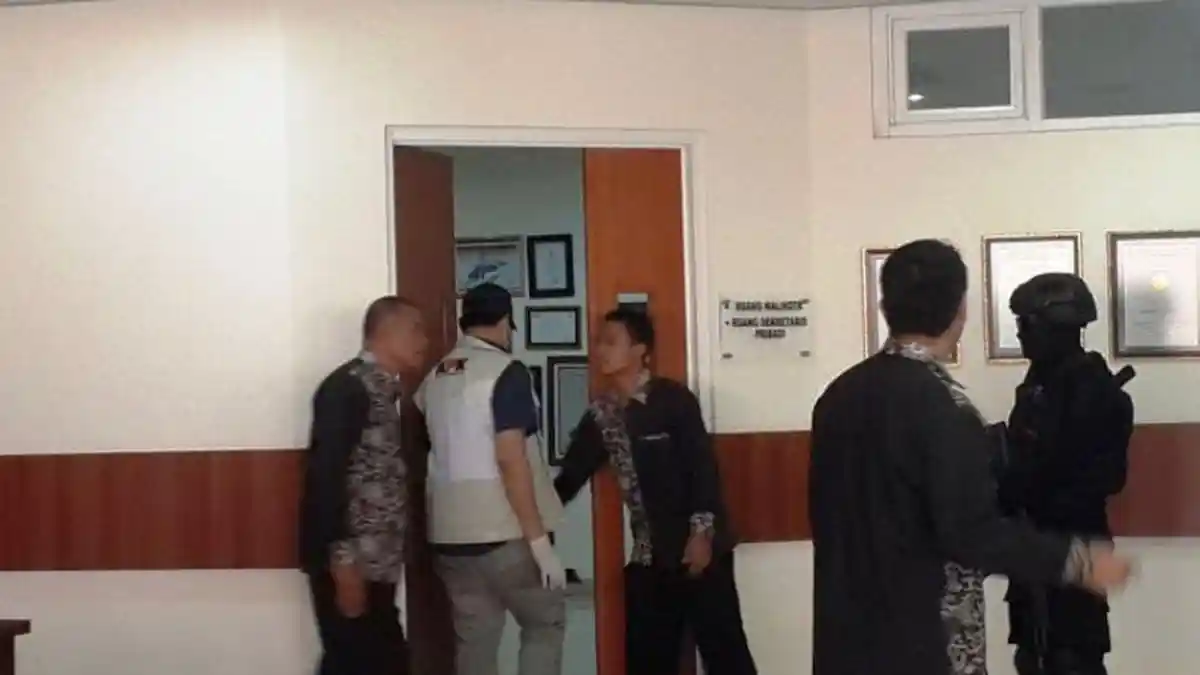 KPK Geledah Rumah Dinas dan Ruang Kerja Wali Kota Batu Eddy Rumpoko