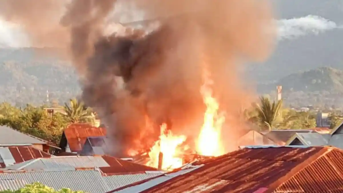 BREAKING NEWS: Dua Rumah di Halmahera Selatan Ludes Dilalap Api, Sepeda Motor Ikut Terbakar