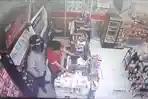 Viral-perampok-beraksi-satroni-Alfamart-di-Jalan-Anjangsana-Karang-Sari.jpg