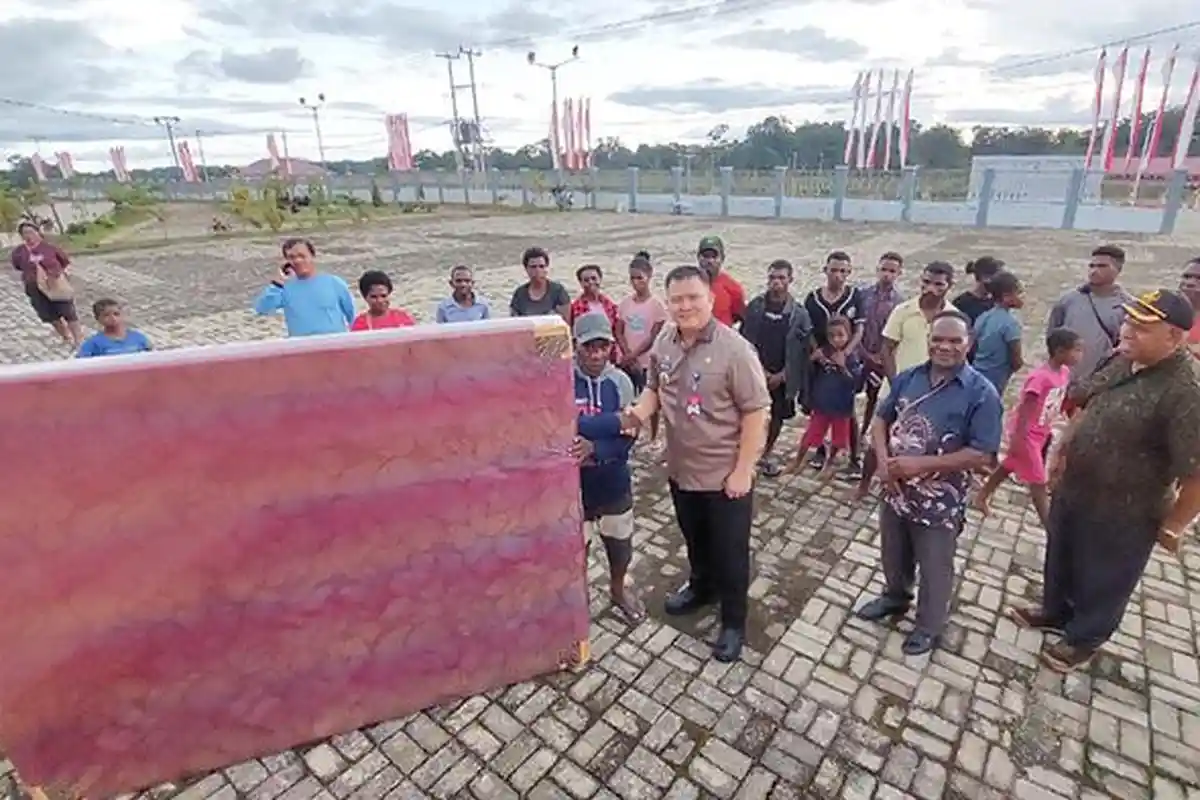 Tempuh Perjalanan Berhari-hari, Warga Eksodus Wombu dan Winuni Temui Pj Bupati Maybrat