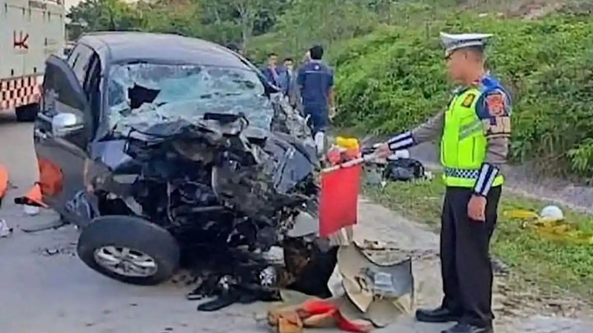 Yatim Piatu dalam Sekejap, Kisah Pilu Siswi SMA Kehilangan Seluruh Keluarganya di Tol Terpeka - Tribunbatam.id