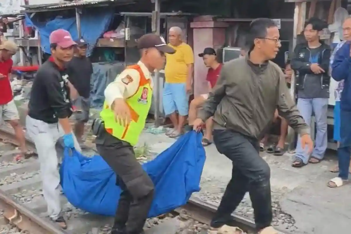 Syahroni Pengemudi Ojol Tewas Tertabrak KRL di Perlintasan KA Kebon Jeruk