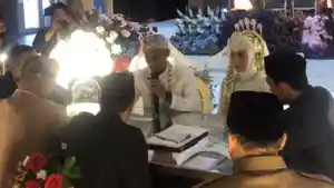 Ijab-kabul-pemain-Persib-Bandung-Beckham-Putra-Nugraha-saat-menikahi-Devi-Novela.jpg