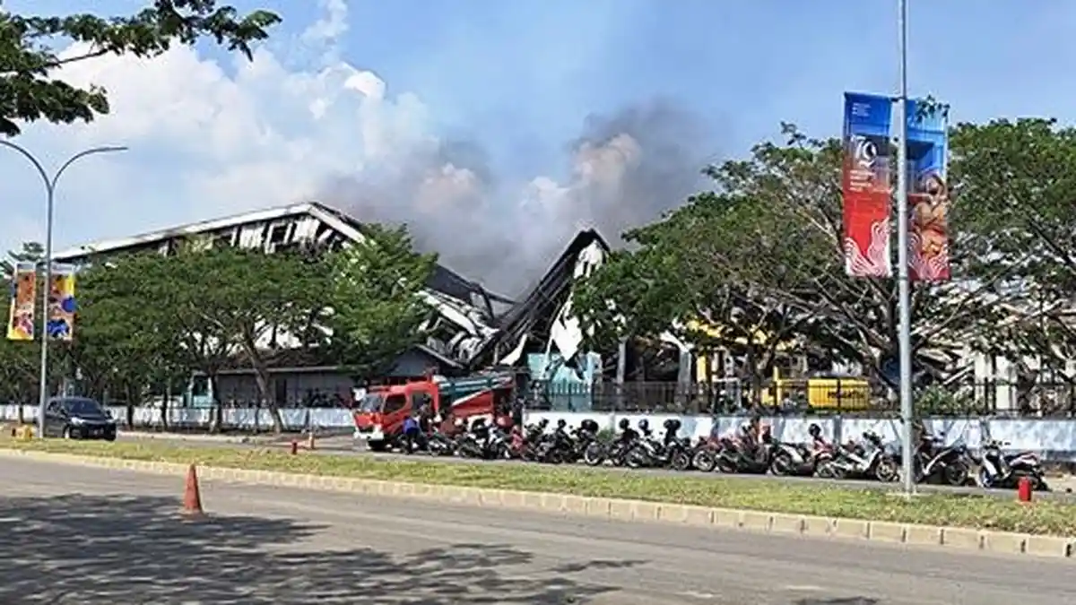 Sehari Kebakaran Pabrik Seluas 1 Hektare di KIK Kendal Belum Padam, Karyawan Diliburkan