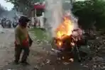 BECAK MOTOR TERBAKAR
