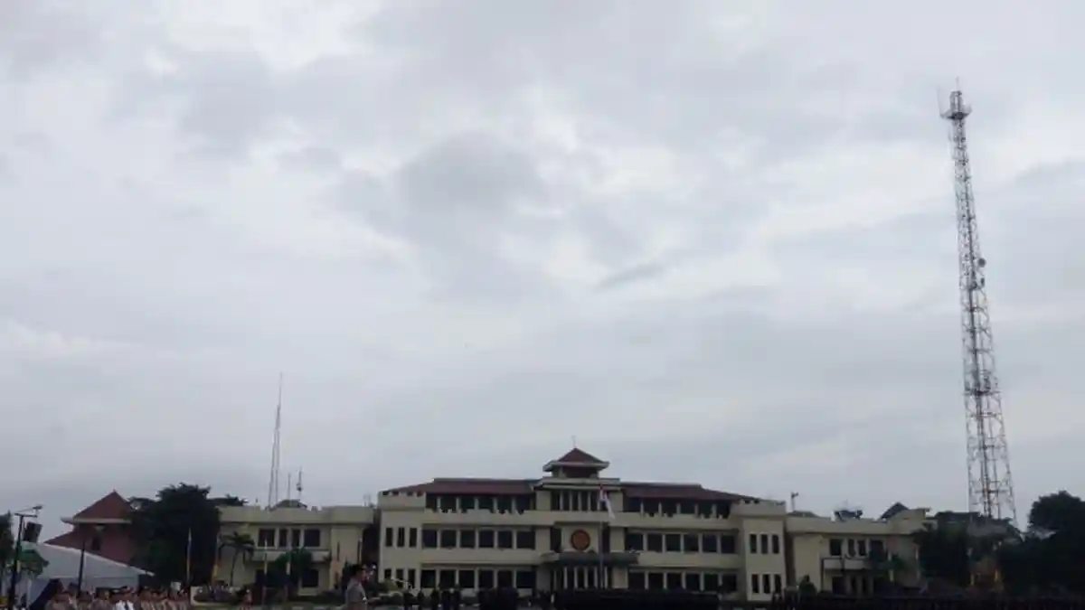 BREAKING NEWS - Rutan Mako Brimob Rusuh. Beredar Isu Polisi Disandera dan Senjatanya Dirampas