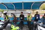 Senyum Tukang Ojek Dekat RSUD Karimun Dapat Helm Gratis, Rangkaian Operasi Keselamatan Seligi 2026