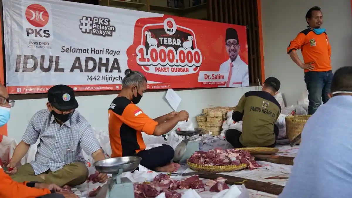 PKS Kota Bandung 10 Ekor Sapi dan Kambing, Untuk Keimanan dan Kemanusiaan