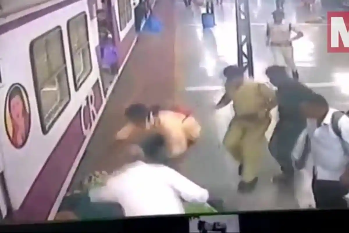 Ini Videonya, Detik-detik Wanita Selamat setelah Dihantam Kereta Api saat Buang Air di Rel Kereta