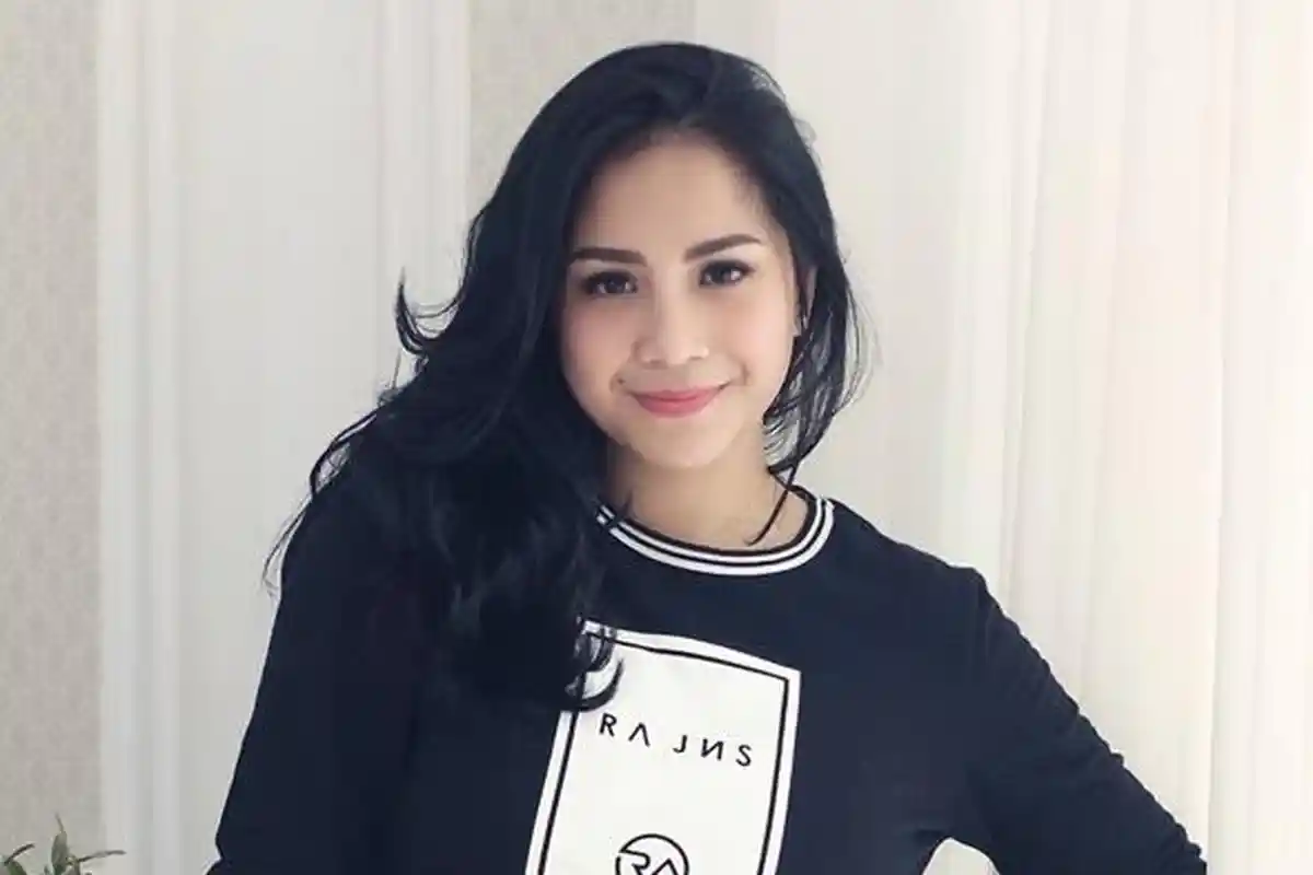 Bibirnya Tetap Tersenyum Namun Mata tak Bisa Dibohongi, Ada Apa dengan Nagita Slavina?