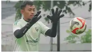 2026-03-25-Kiper-PSM-Makassar-Syaiful-Syamsuddin-saat-latihan-di-Stadion-Kalegowa.jpg