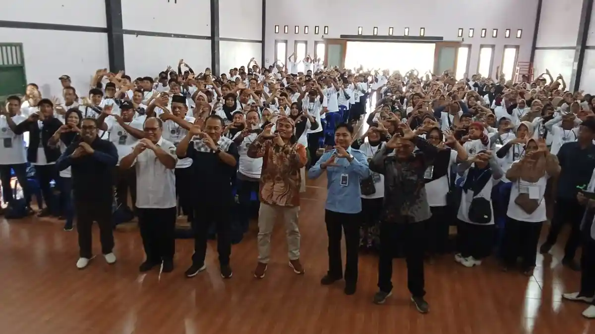 Warga Desa Jarak Kediri Dapat Sosialisasi Program Makan Bergizi Gratis dari DPR RI dan BGN