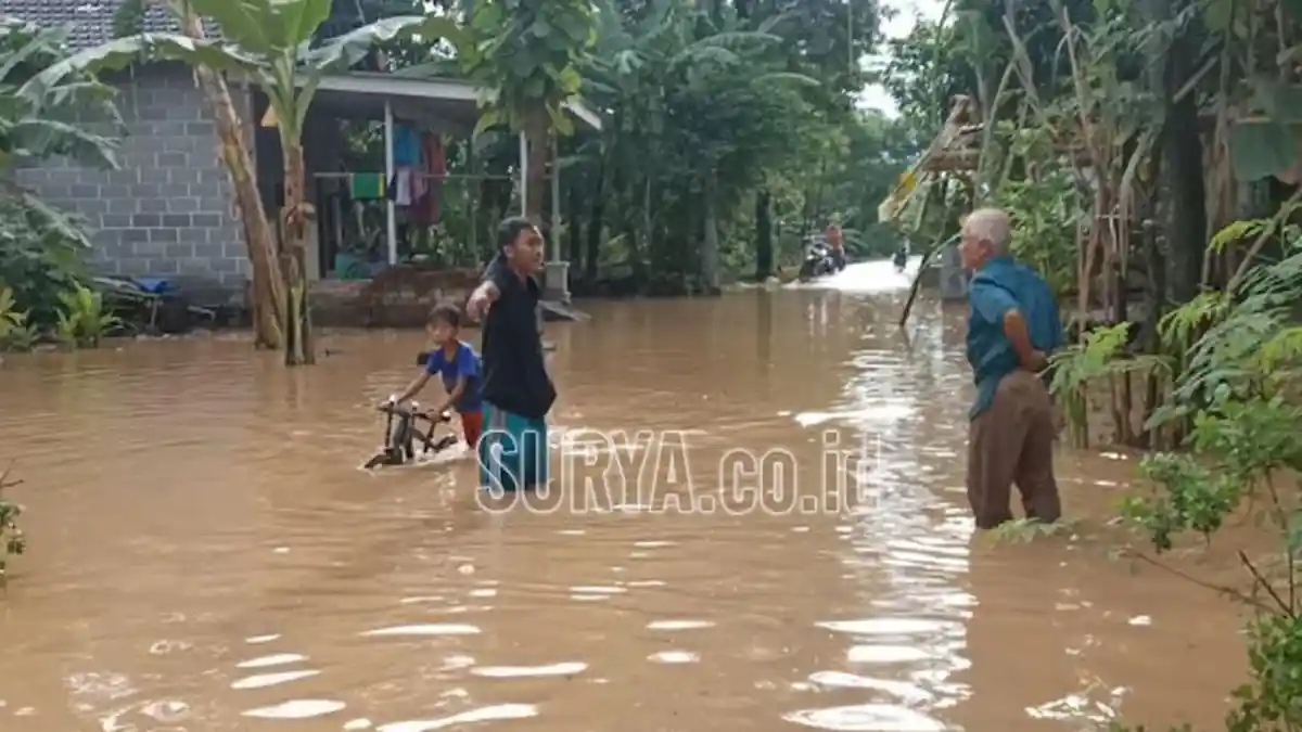 Rumah Warga Enam Desa di Grogol Kabupaten Kediri Masih Terendam Banjir