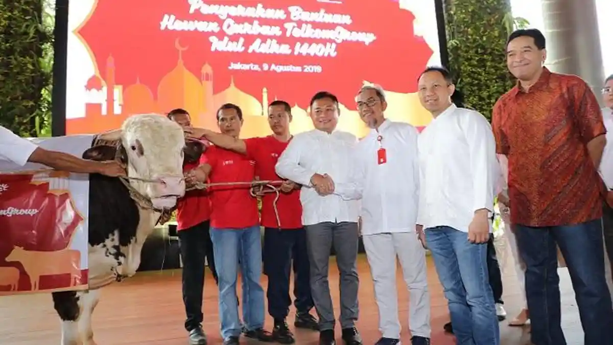 Keluarga Besar TelkomGroup Distribusikan 1.186 Hewan Kurban