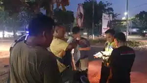 Truck_Tabrak_Sepeda_Motor_dari_Belakang_di_Pekanbaru_Pelajar_SD_Meninggalkan_di_Tempat.jpg