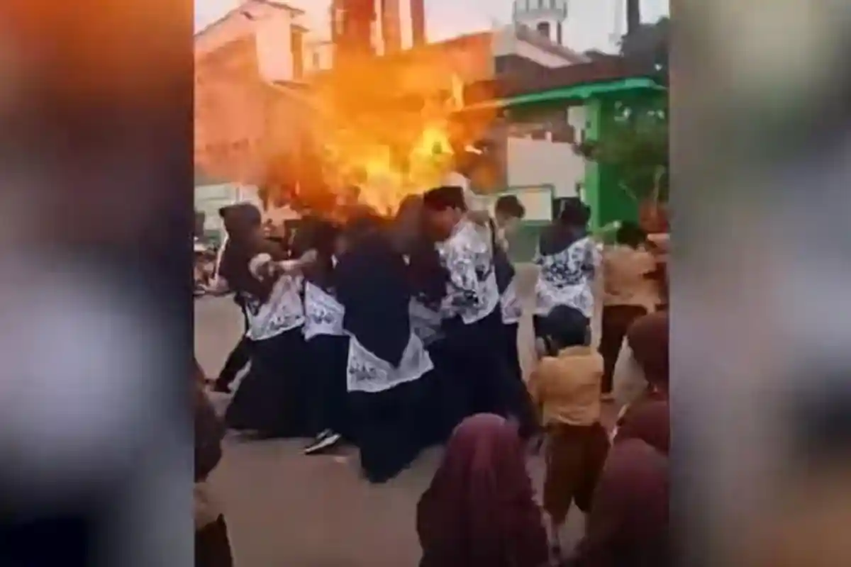 Viral Momen Perayaan Hari Guru di Bekasi Berakhir Tragis, Balon Gas Meledak Hingga Melukai Guru
