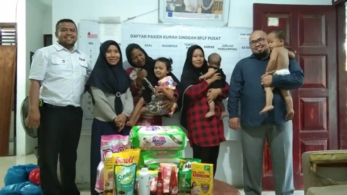 Senator Aceh Fadhil Bantu Dua Keluarga Penderita Thalassemia