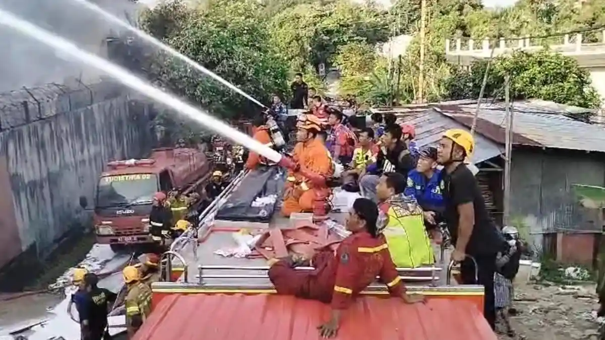 Cara Mengurangi Potensi Kebakaran Gudang di Bukit Cinta Balikpapan, Ada Tumpukan Plastik