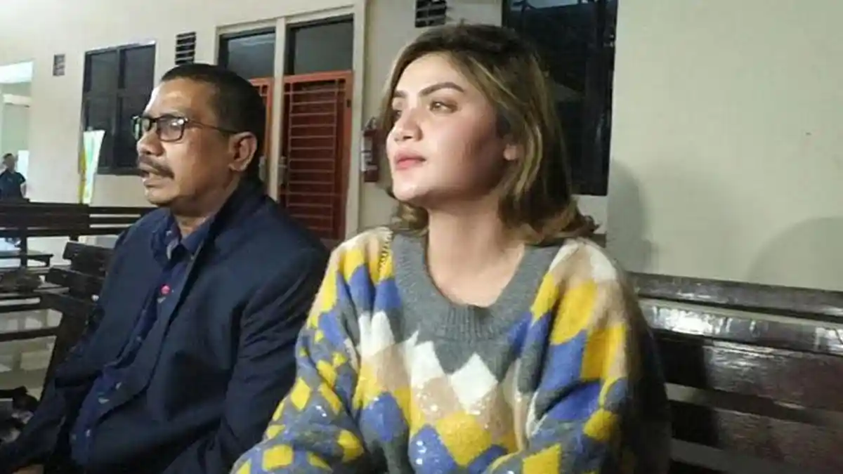 Hilda Vitria Enggan Membayangkan Peluang Kriss Hatta Divonis Bebas