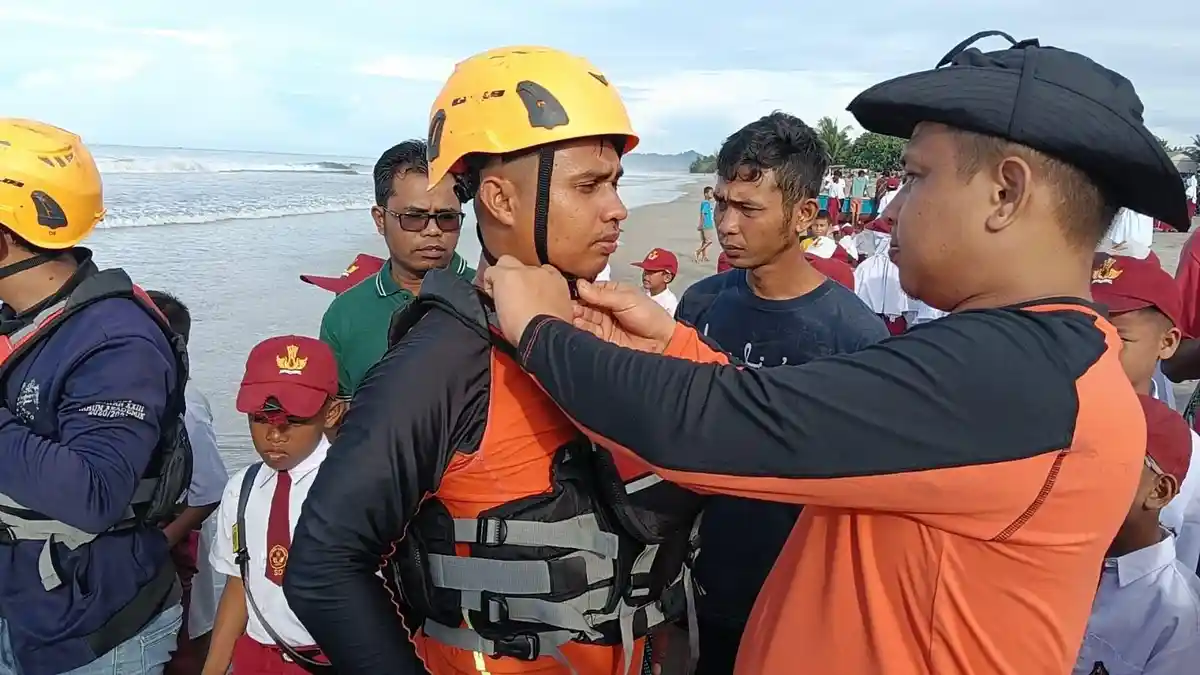 Basarnas Pos Pasaman Lanjutkan Pencarian Urfa Remaja di Pasaman Barat ...