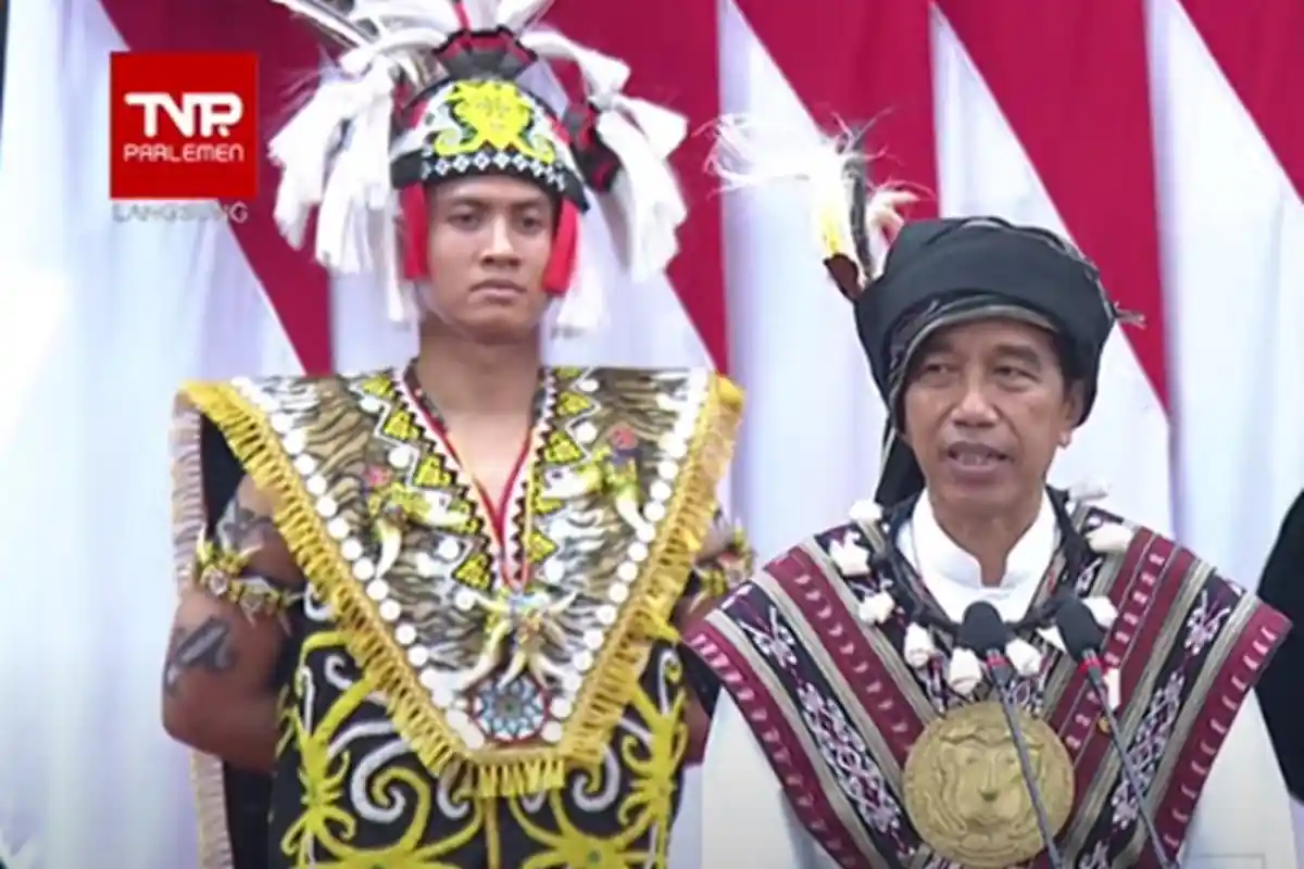 PROFIL Kompol Syarif, Polisi Asal Kalimantan, Kenakan Baju Adat Dayak Dampingi Jokowi di Sidang MPR