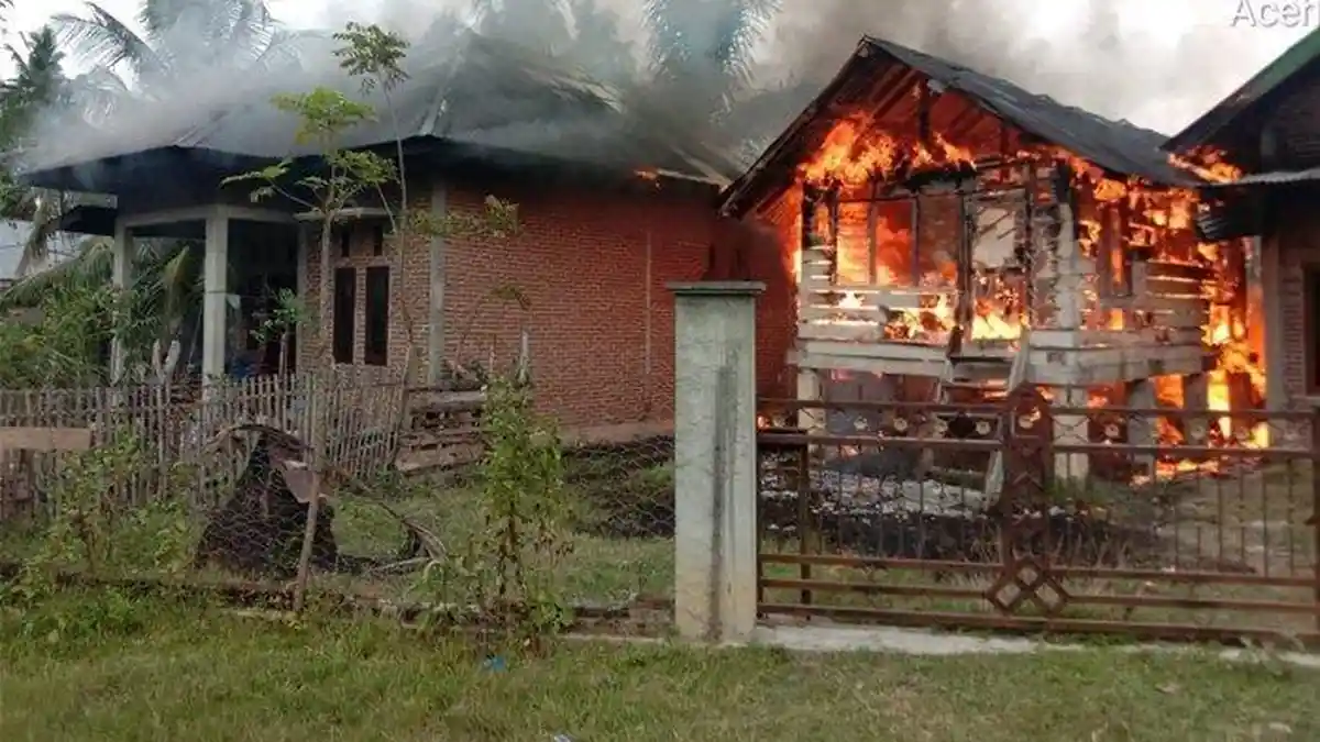 Kabur dari RS, Dahlan Pulang Bakar Rumah Orangtua dan 2 Rumah Saudaranya