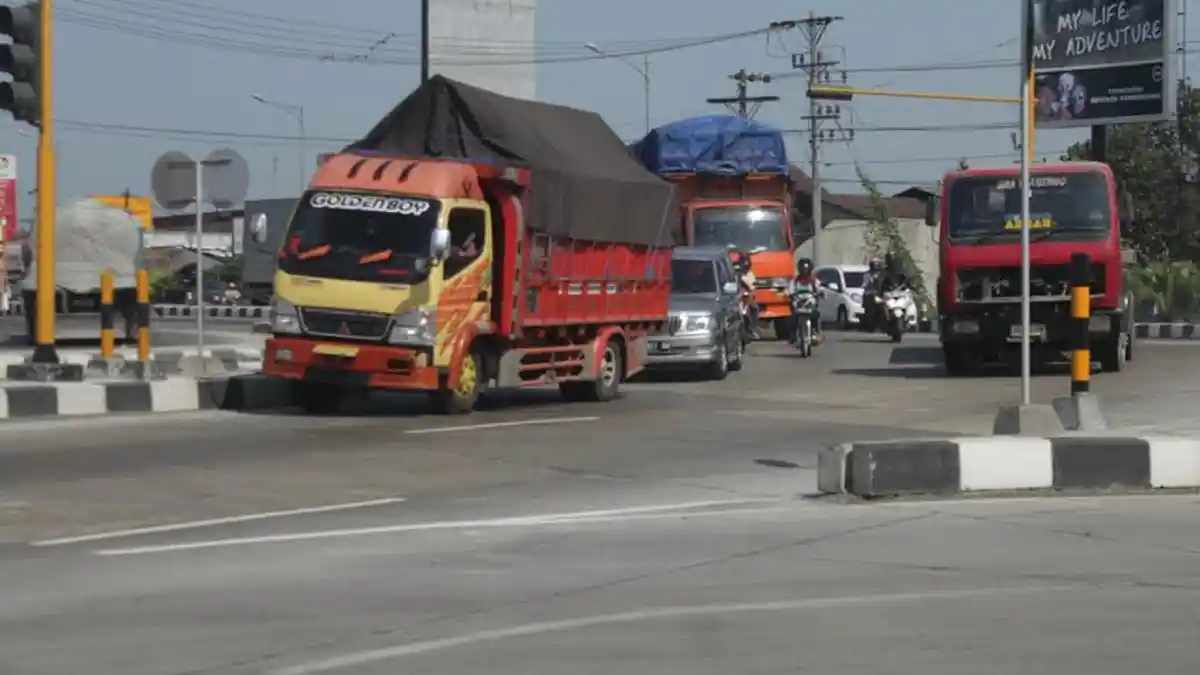 Truk dan Kendaraan Berat Masih Mendominasi Jalur Mudik Pantura Timur