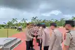 Personel Polres Babar Berjabat Tangan Saling Memaafkan di Momen Halal Bihalal