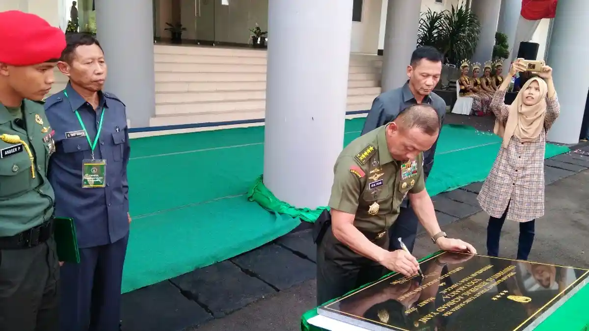 Kepala Staf TNI AD Resmikan Universitas Jenderal Ahcmad Yani