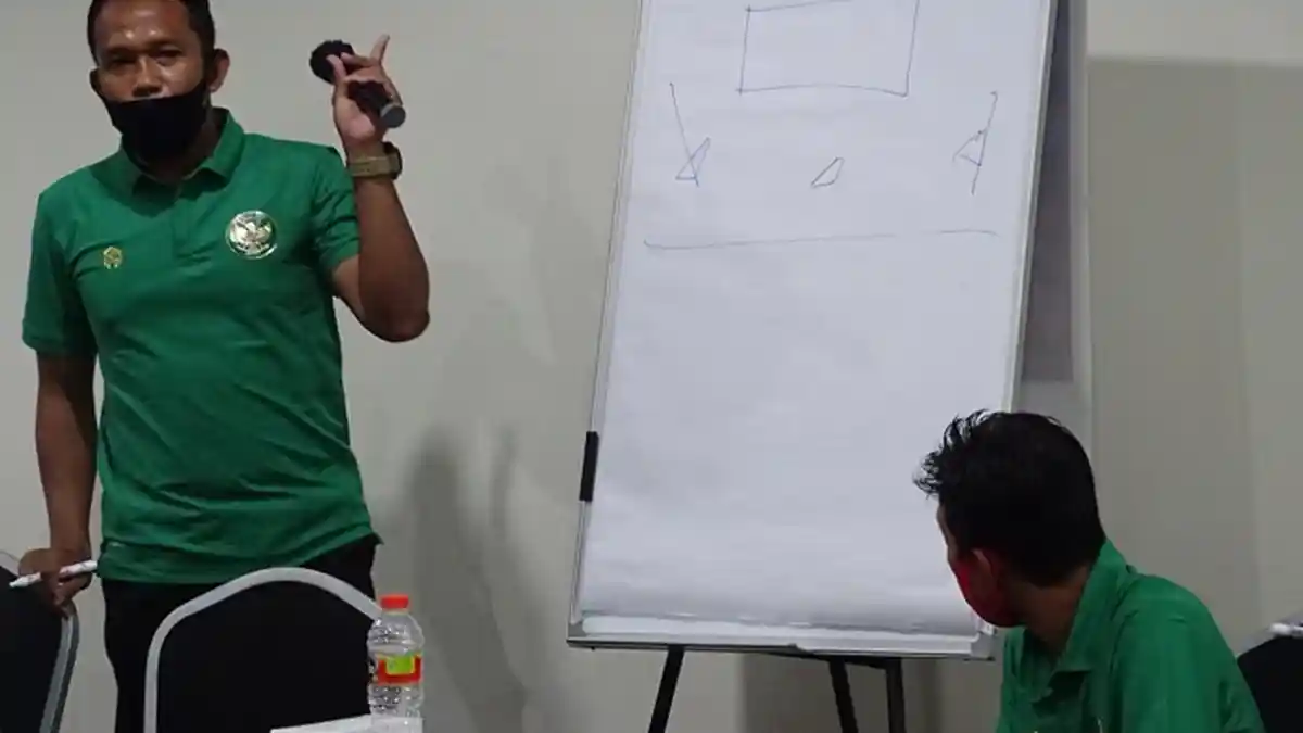 Pelatih Sepakbola PON Aceh, Azhar Ikuti Kursus Lisensi Pelatih B AFC di Jimbaran Bali